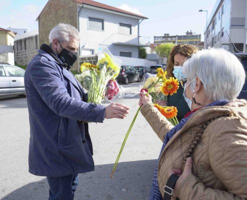 Dia Internacional da Mulher assinalado com entrega de flores